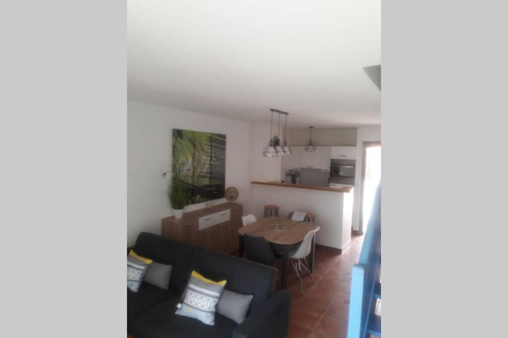 Charmante Villa Dans Village Naturiste ลูกัท ภายนอก รูปภาพ